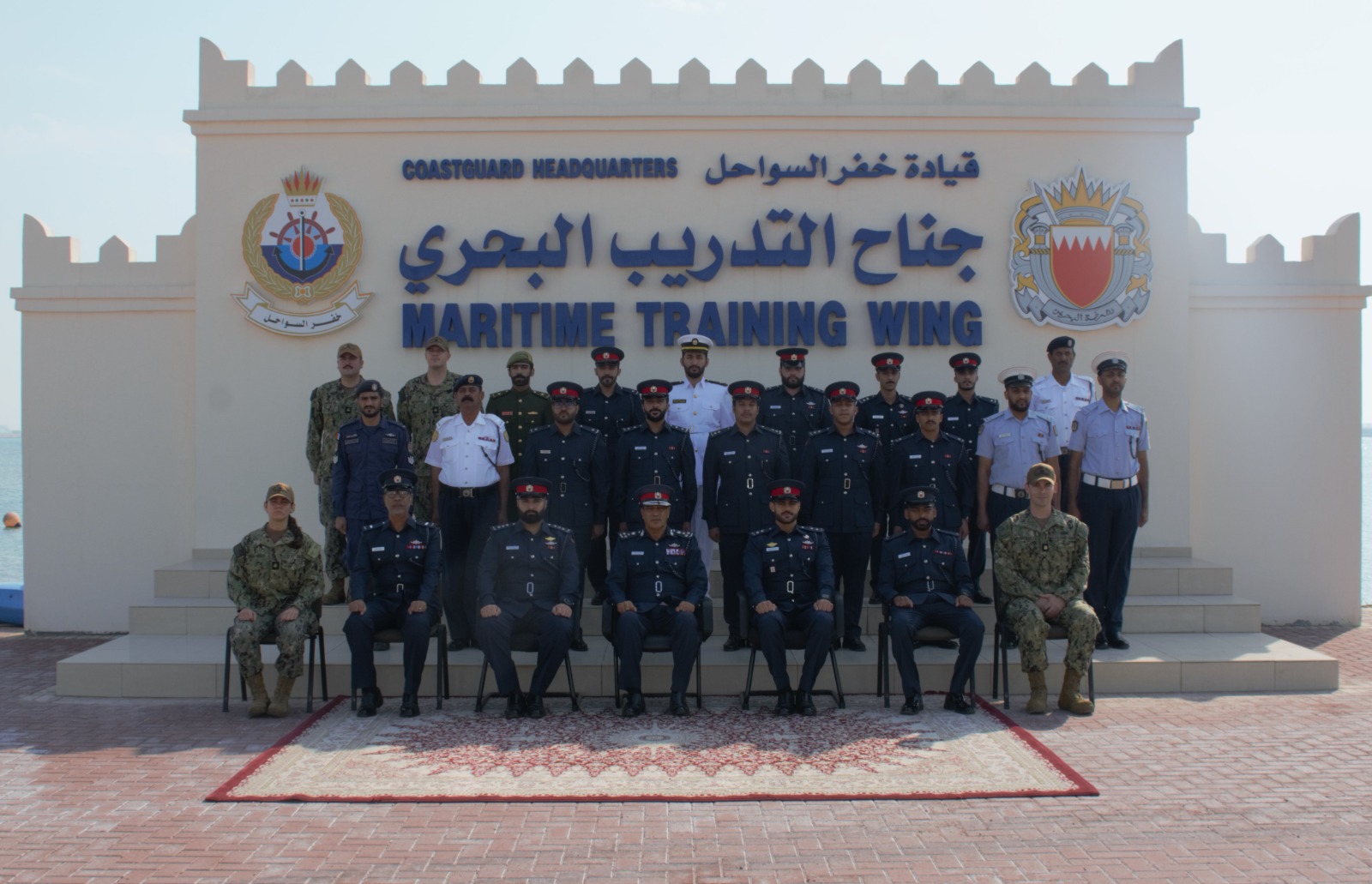 قائد خفر السواحل يفتتح دورة السطح السادسة ودورة قادة الزوارق السريعة الخامسة للضباط<